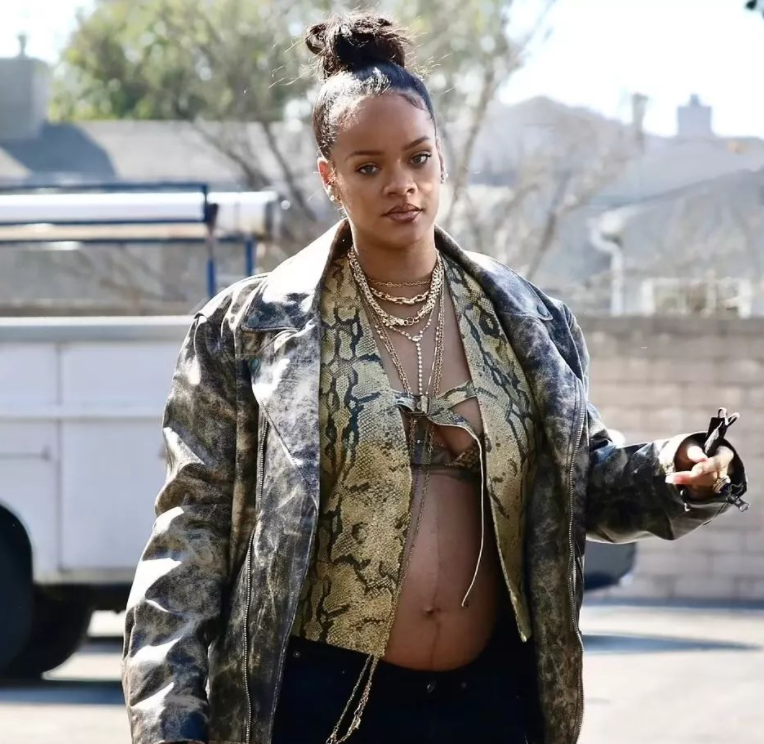 rihanna nin bebeginin cinsiyeti nedir